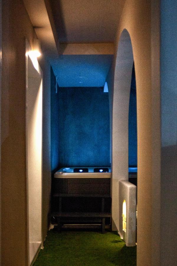 Superior Suite Outdoor Hot Tub