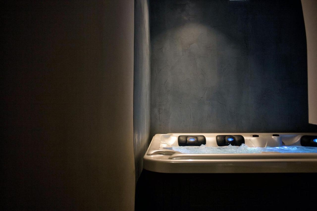 Superior Suite Outdoor Hot Tub