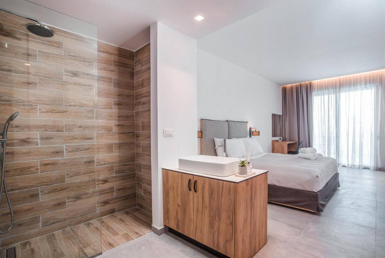 Luxury Suite shared pool