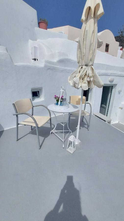 Traditional Cave House Caldera View