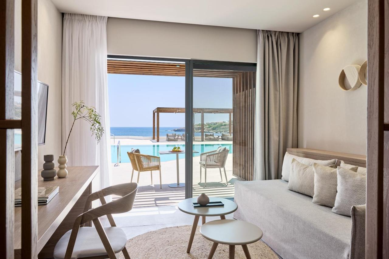 Open Plan Suite Sea View & Sharing Pool