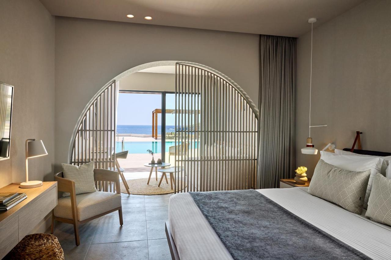 Open Plan Suite Sea View & Sharing Pool