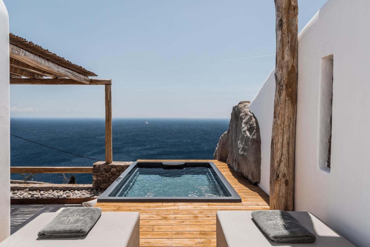 Superior Suite Private Jacuzzi & Sea View