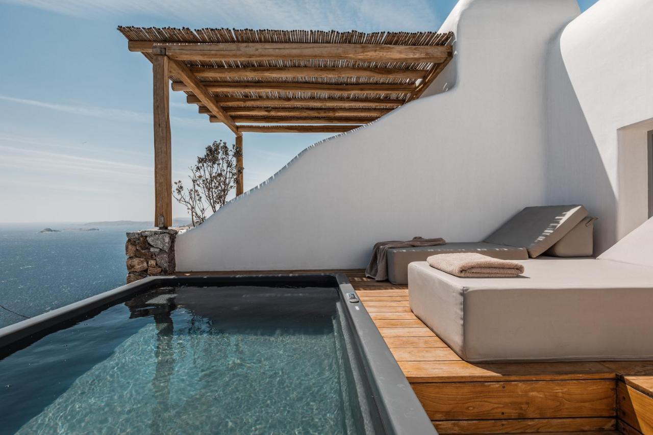 Superior Suite Private Jacuzzi & Sea View