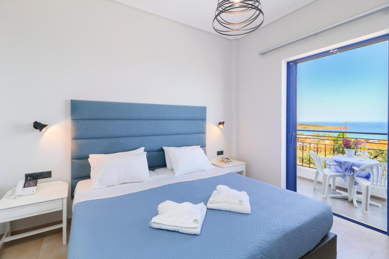 Double or Twin Room Side Sea View