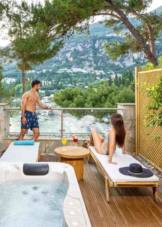 Private Deck Room Jacuzzi