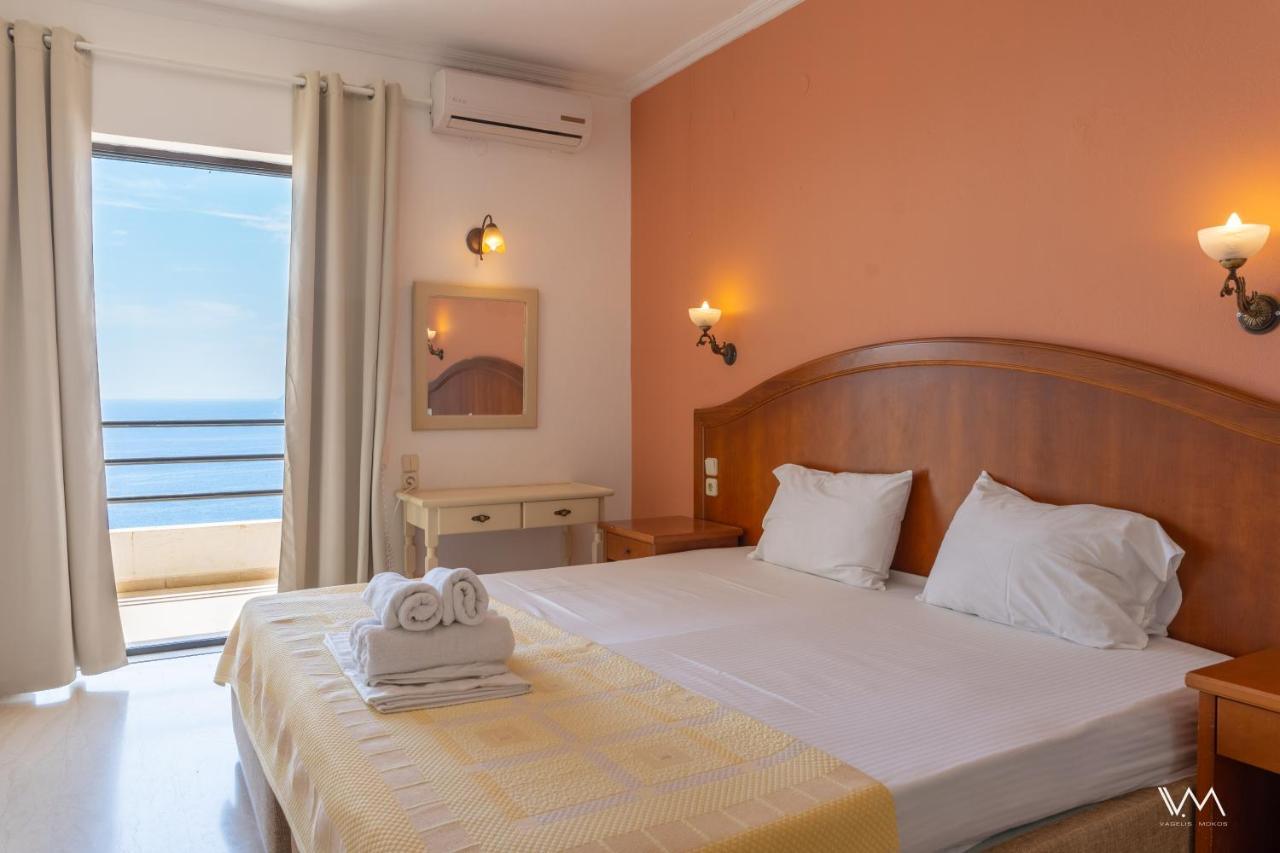Double or Twin Room Sea View