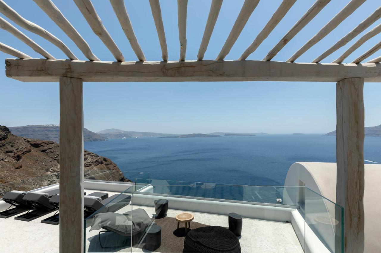 Standard Suite with Outdoor Hot Tub and Sea View