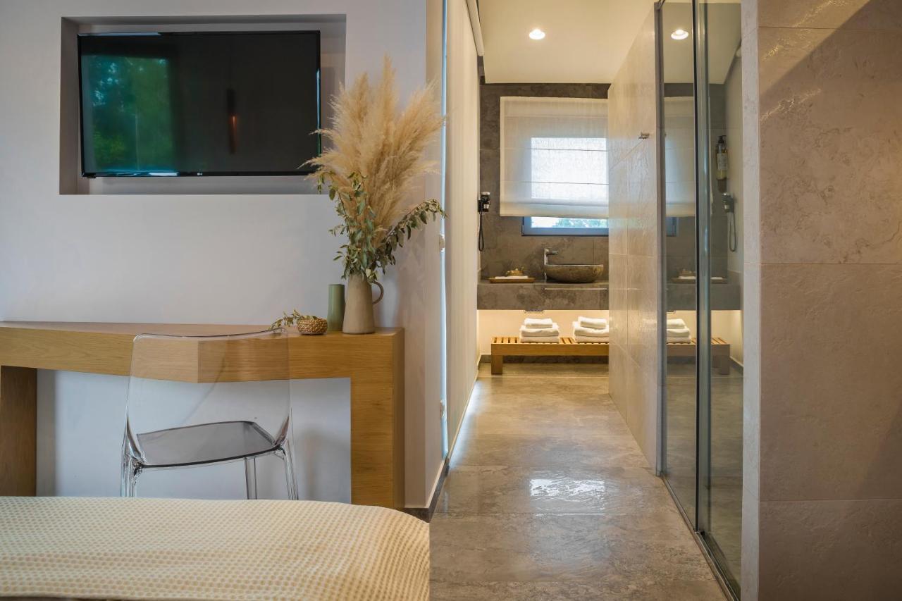 Honeymoon Suite