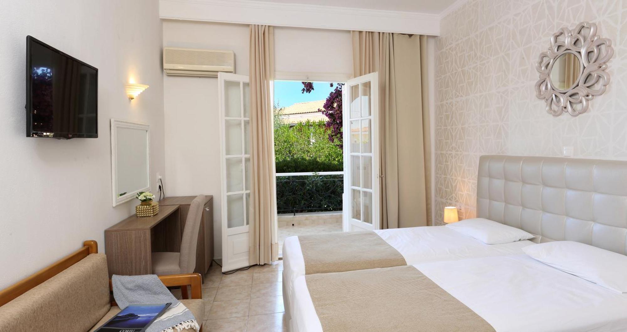 Triple Room with Garden View