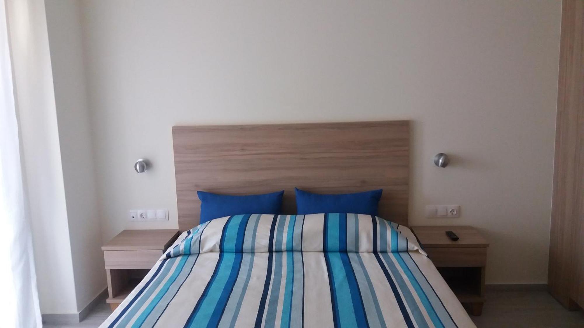 One-Bedroom Apartment Side Sea View