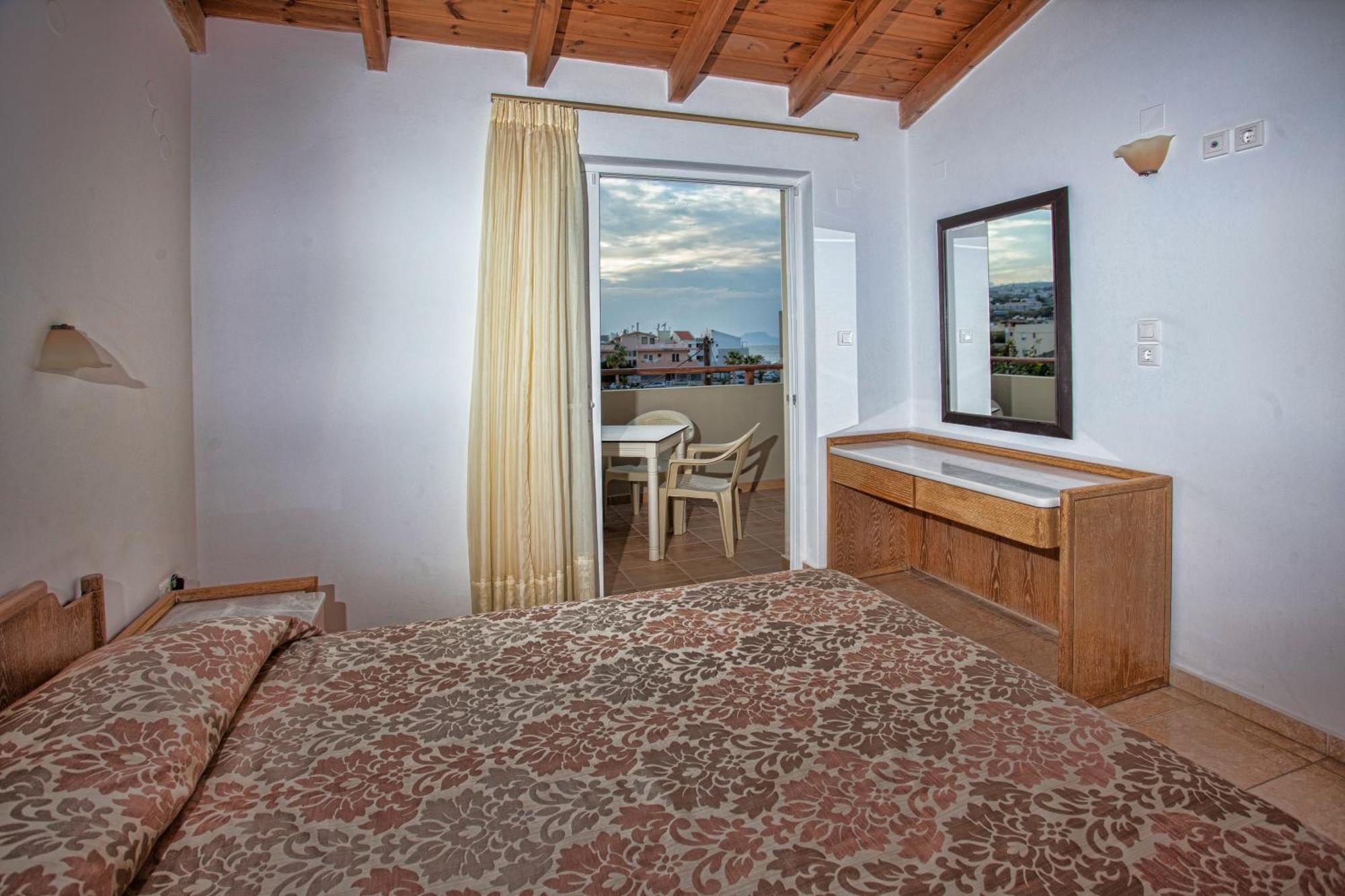 One-Bedroom Apartment Side Sea View