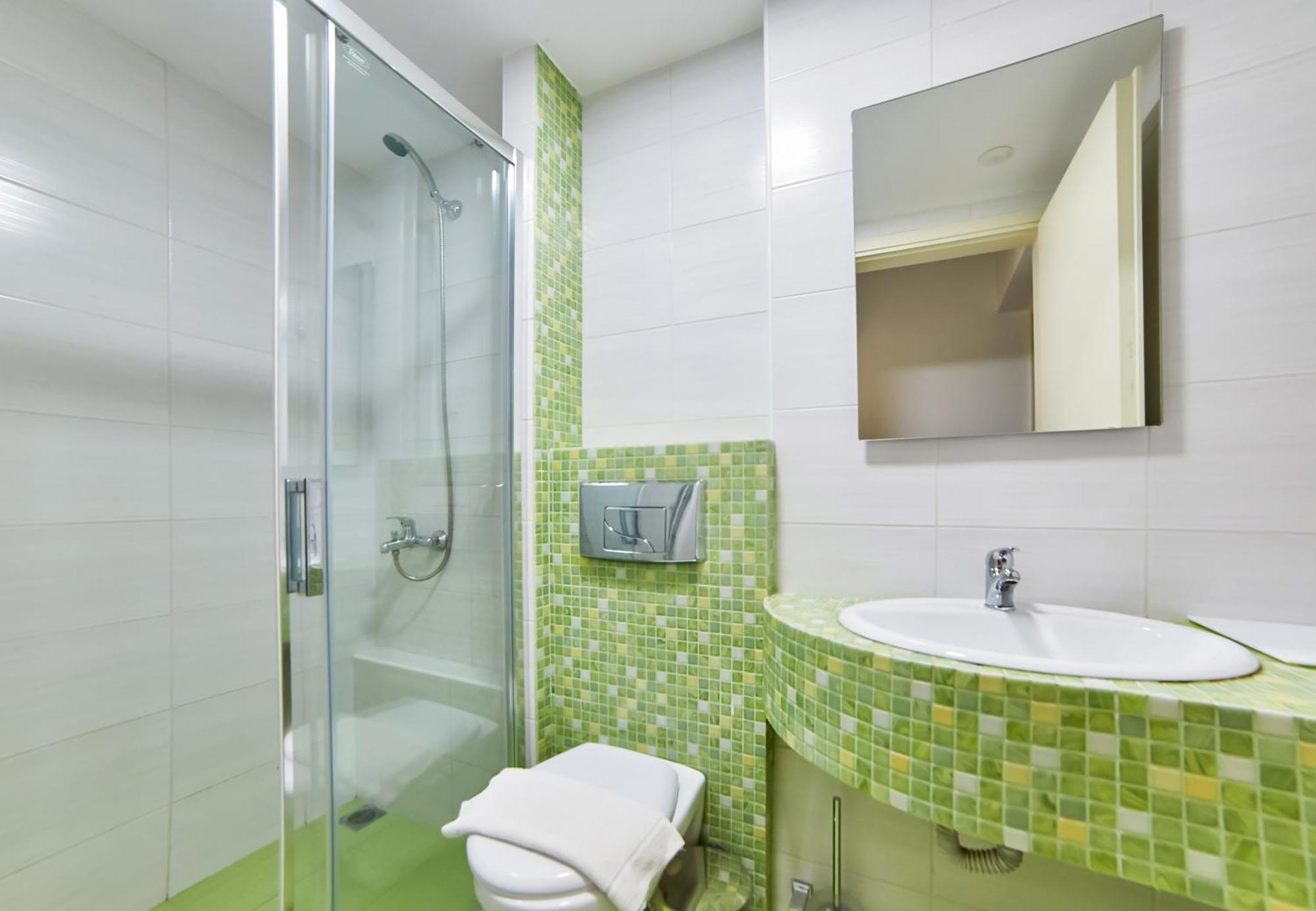 Luxury One-Bedroom Apartment Sea View