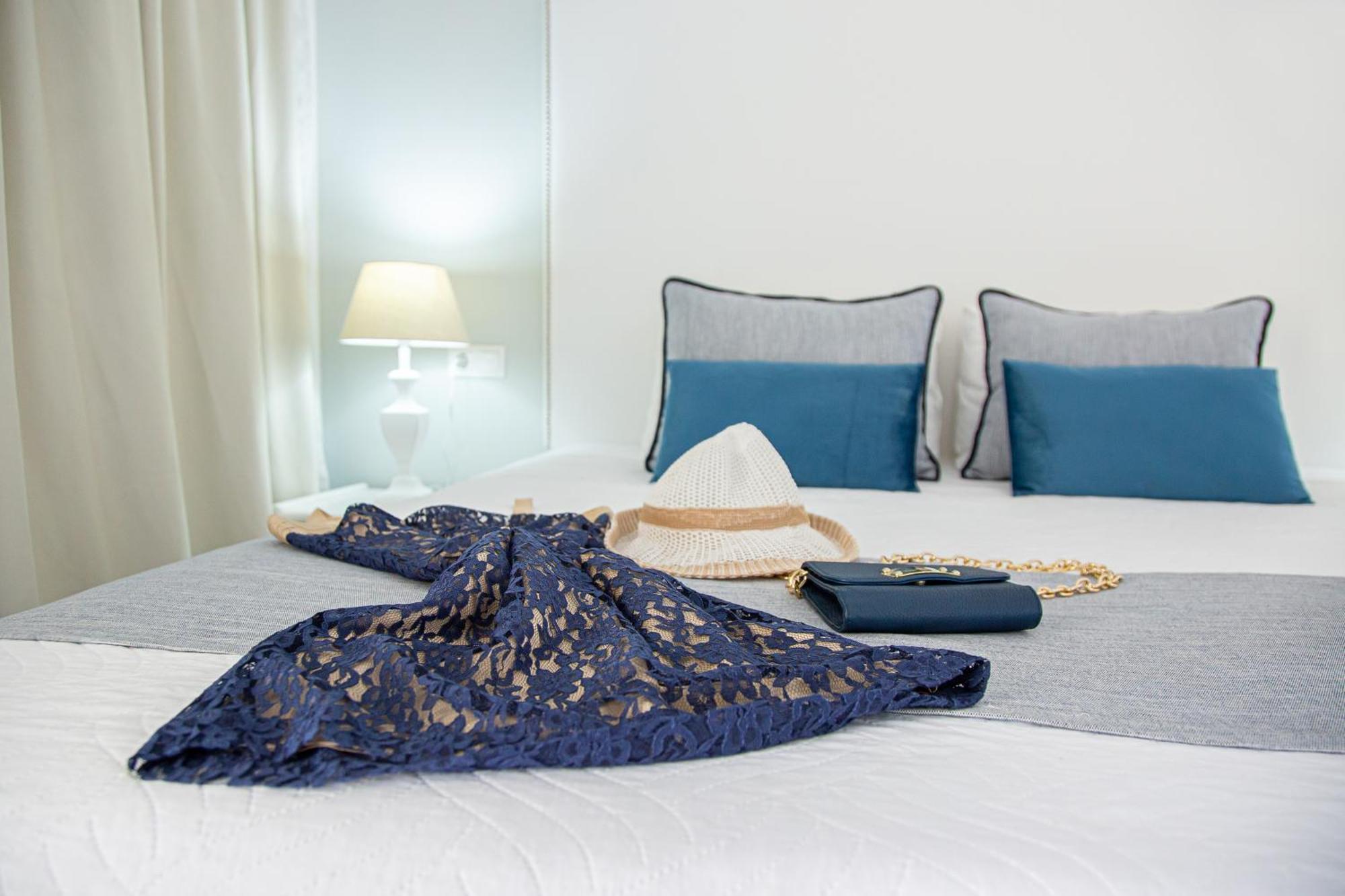 Luxury One-Bedroom Apartment Sea View