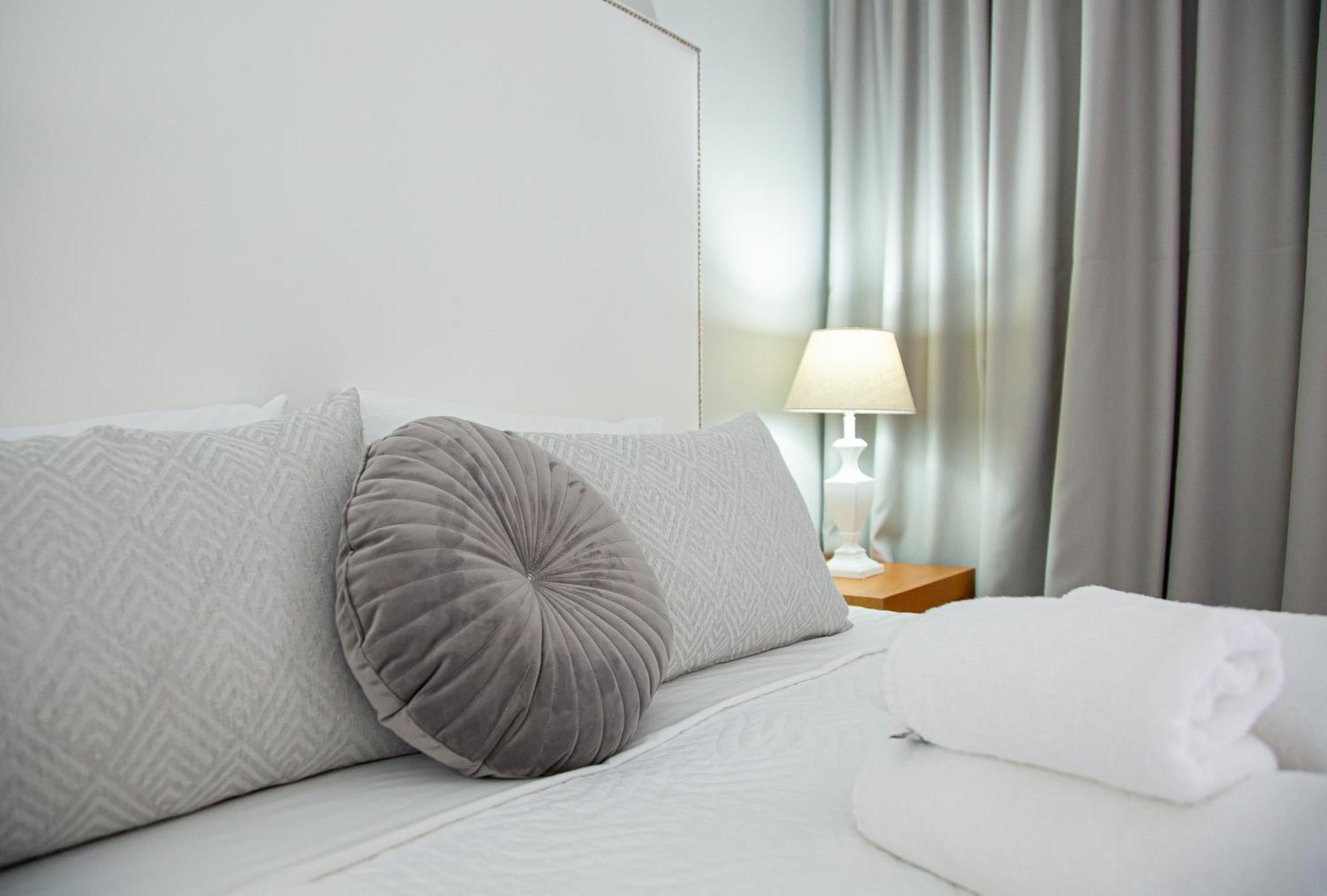 Luxury One-Bedroom Apartment Sea View