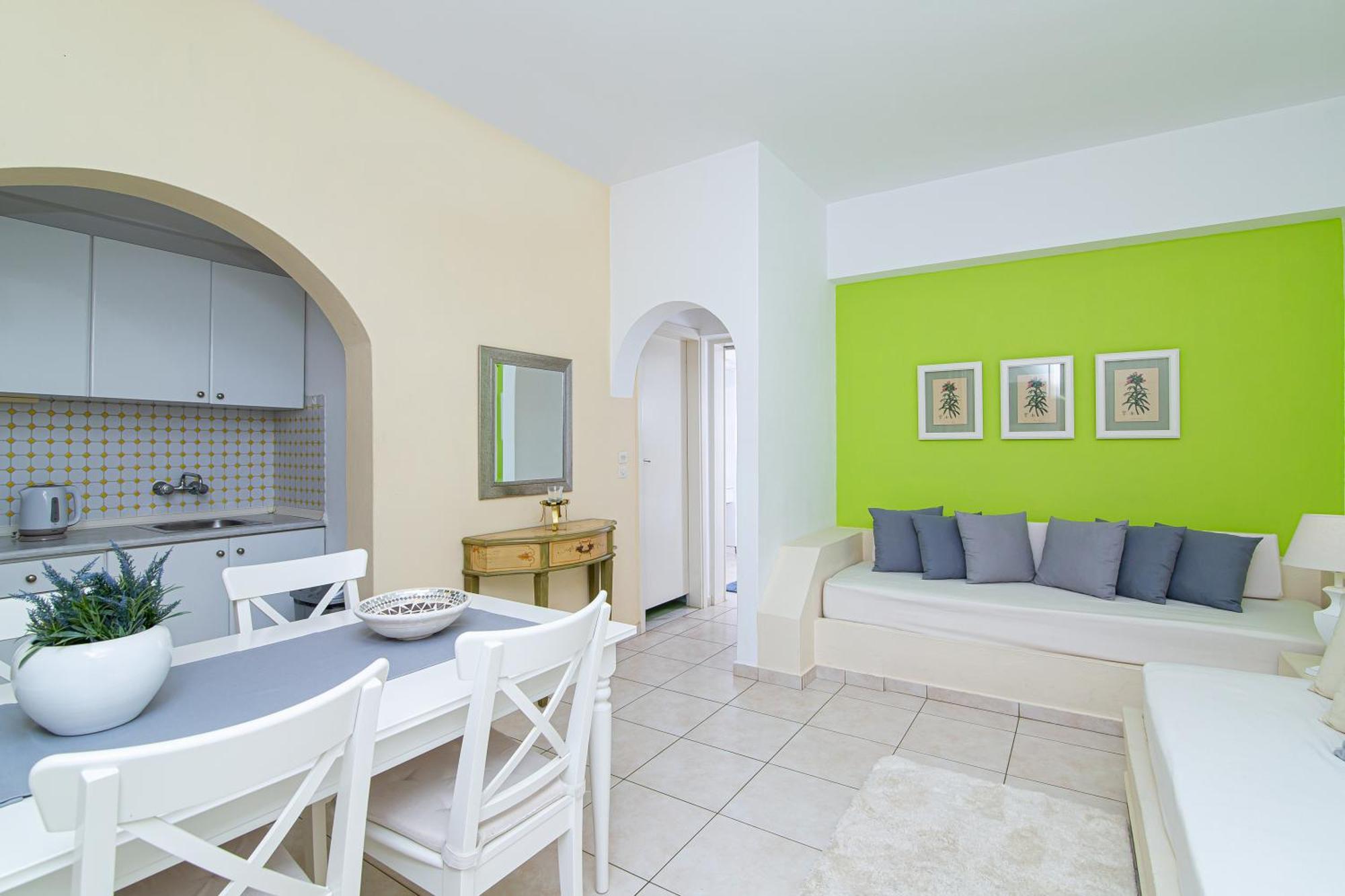 Luxury One-Bedroom Apartment Sea View