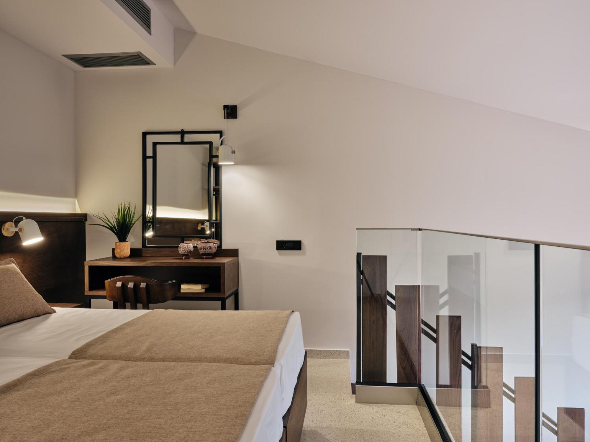 Deluxe Family Room