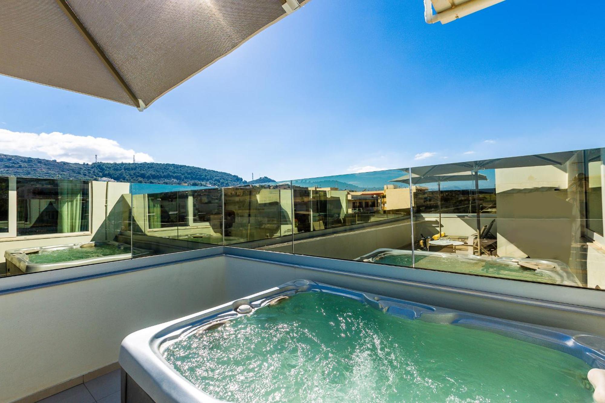 Executive Suite Jetted Tub