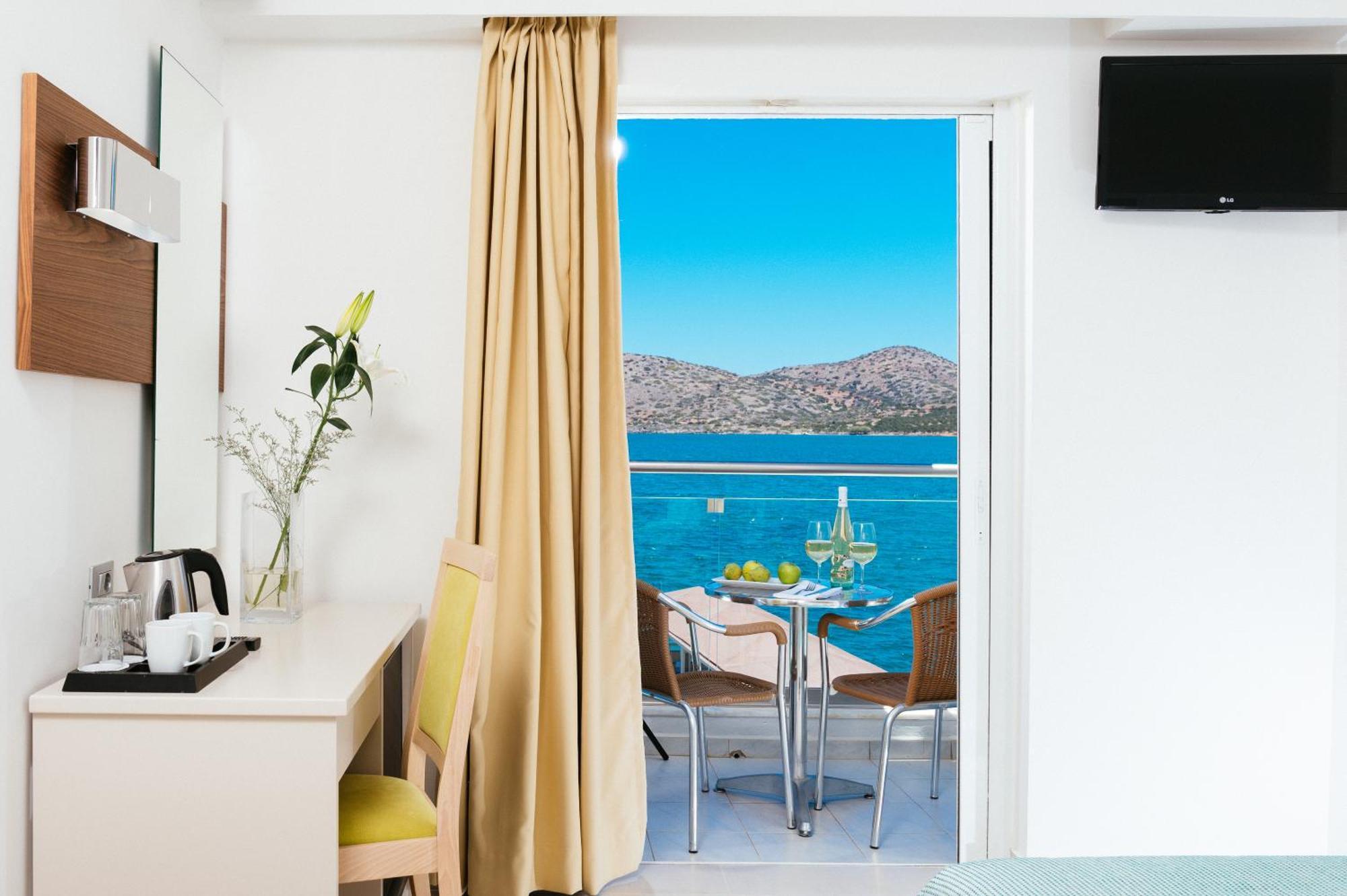 Double or Twin Room Sea View