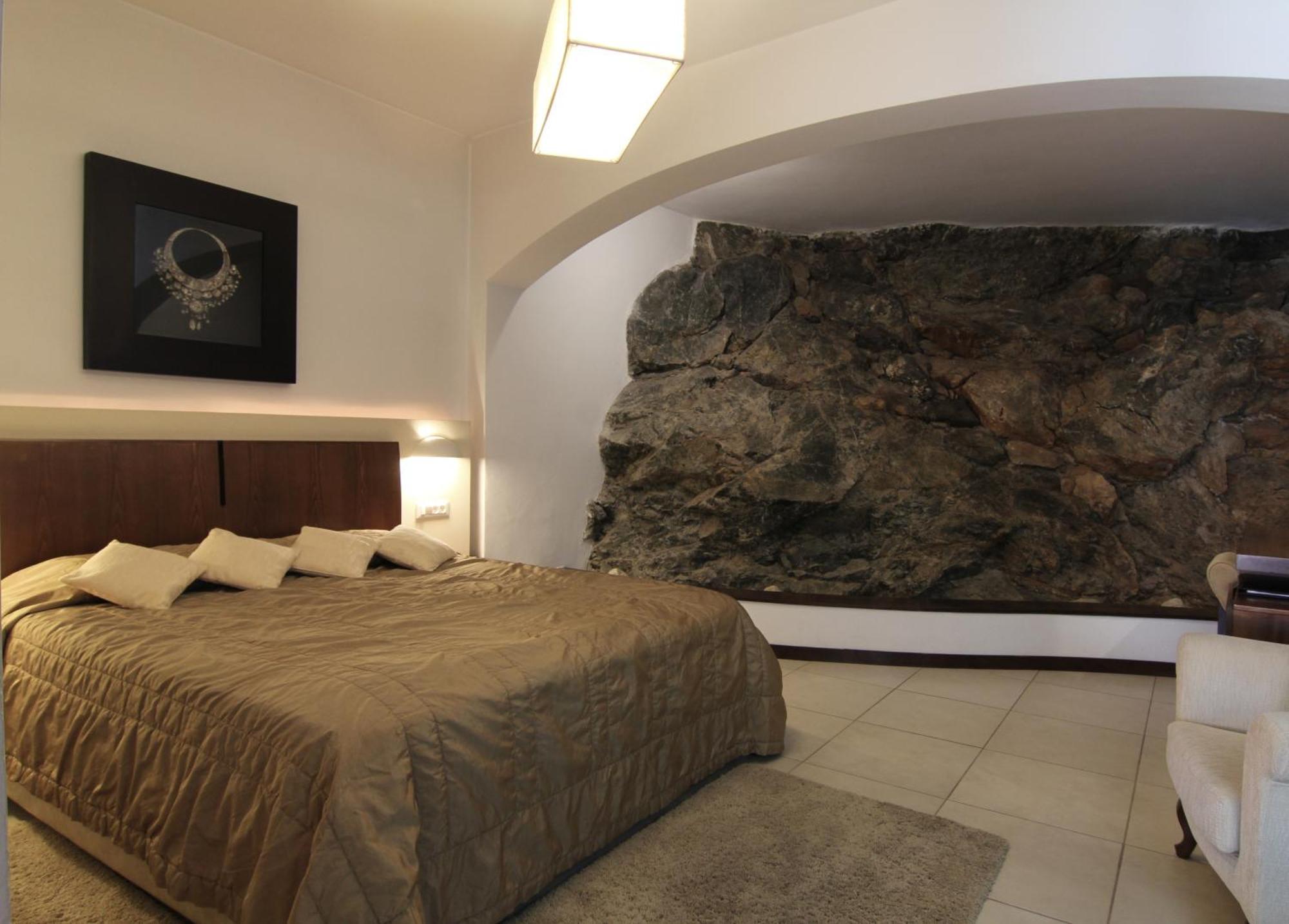 Deluxe Master Suite Mountain View