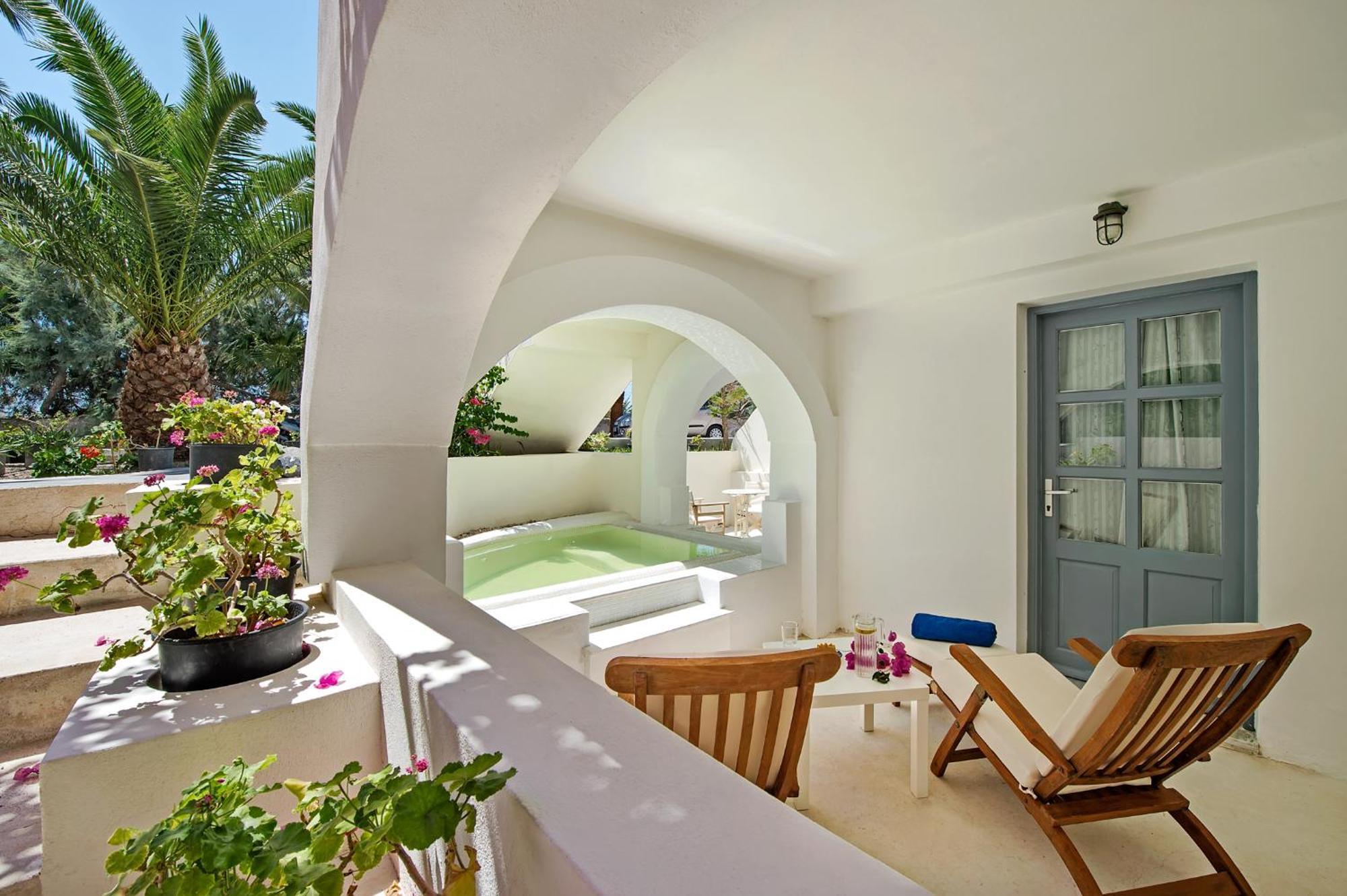 Studio Outdoor Spa Bath