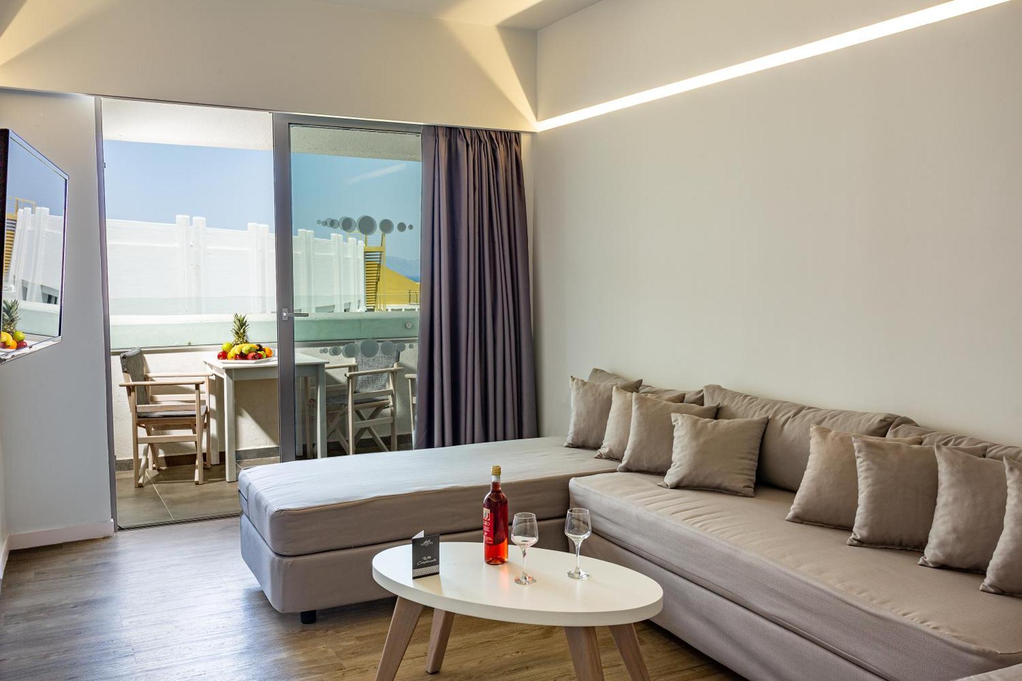 One-Bedroom Suite Side Sea View