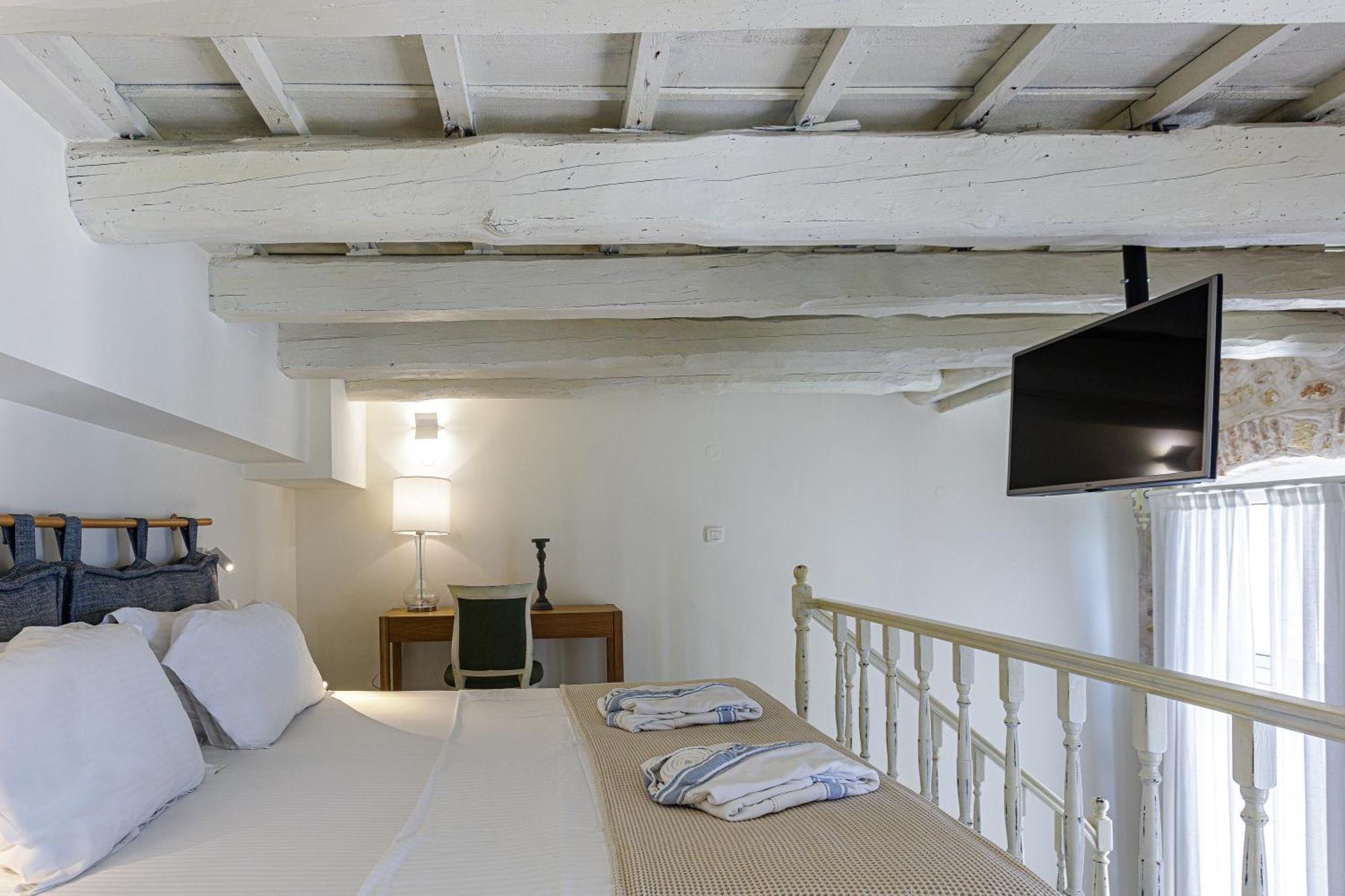 Suite Side Sea View Split Level