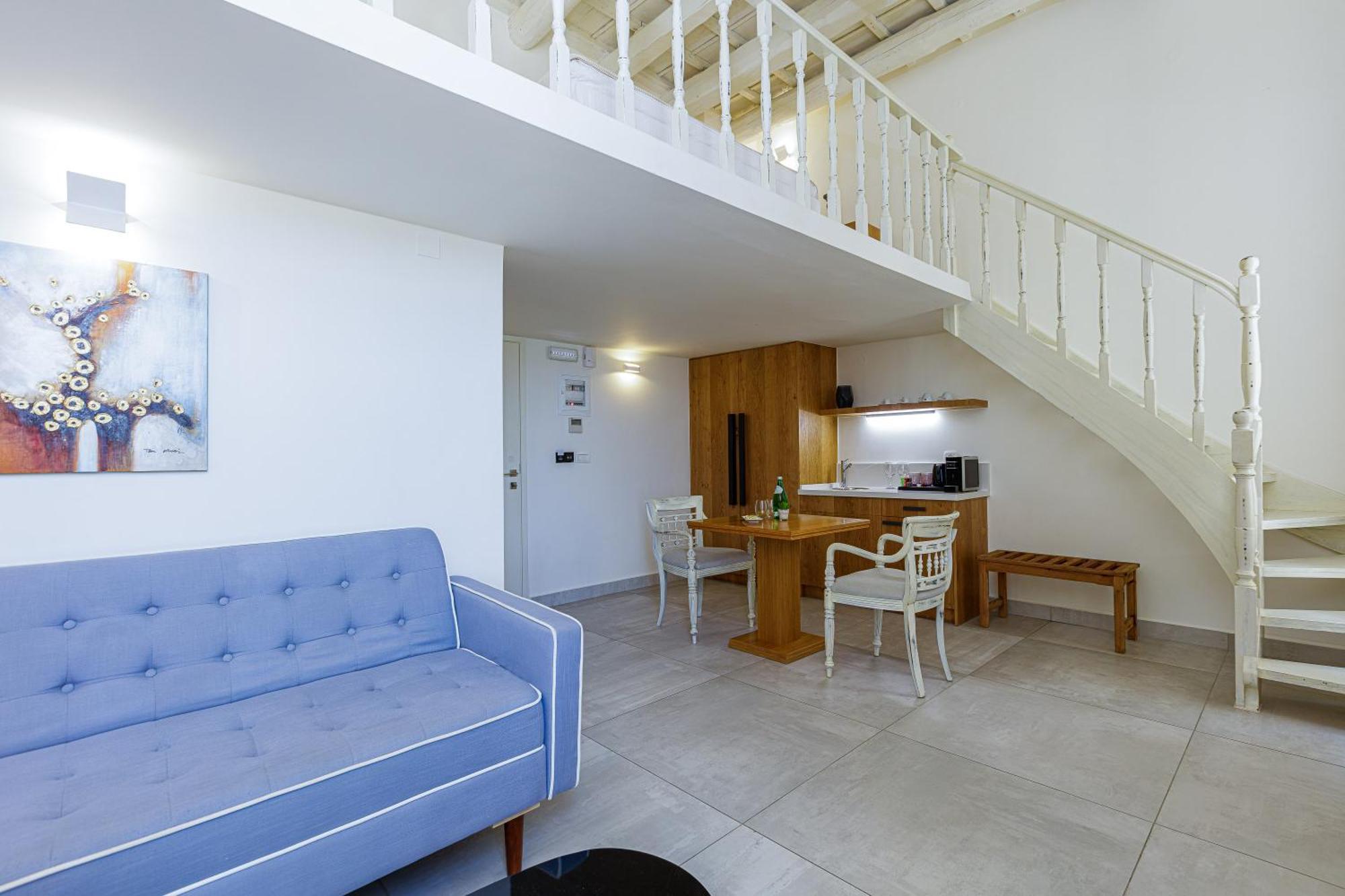 Suite Side Sea View Split Level
