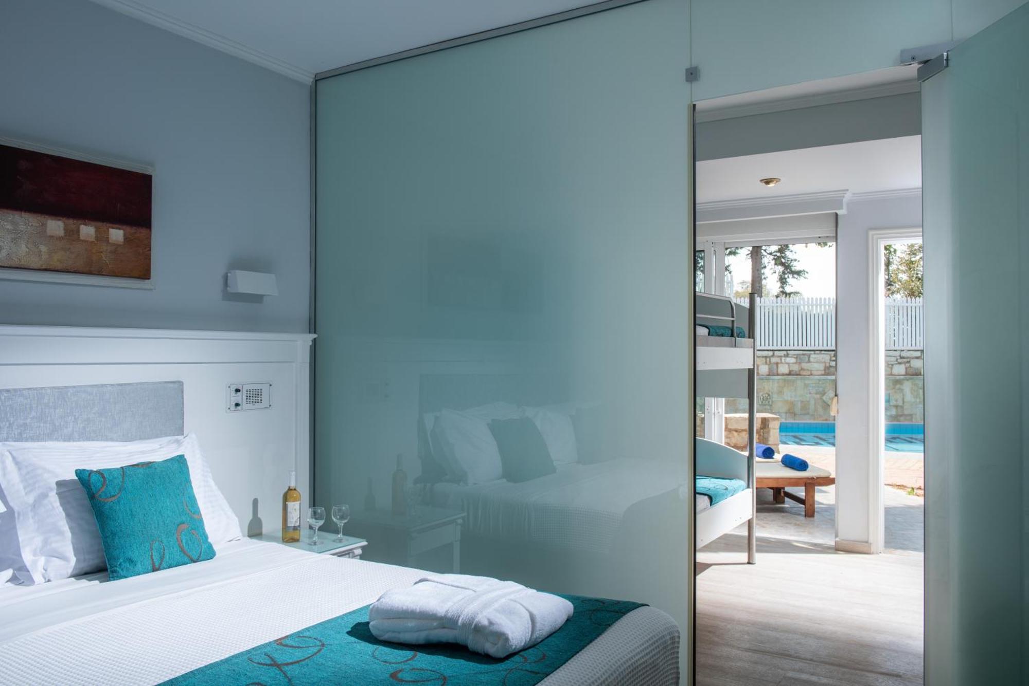 Family Suite with Sharing Pool