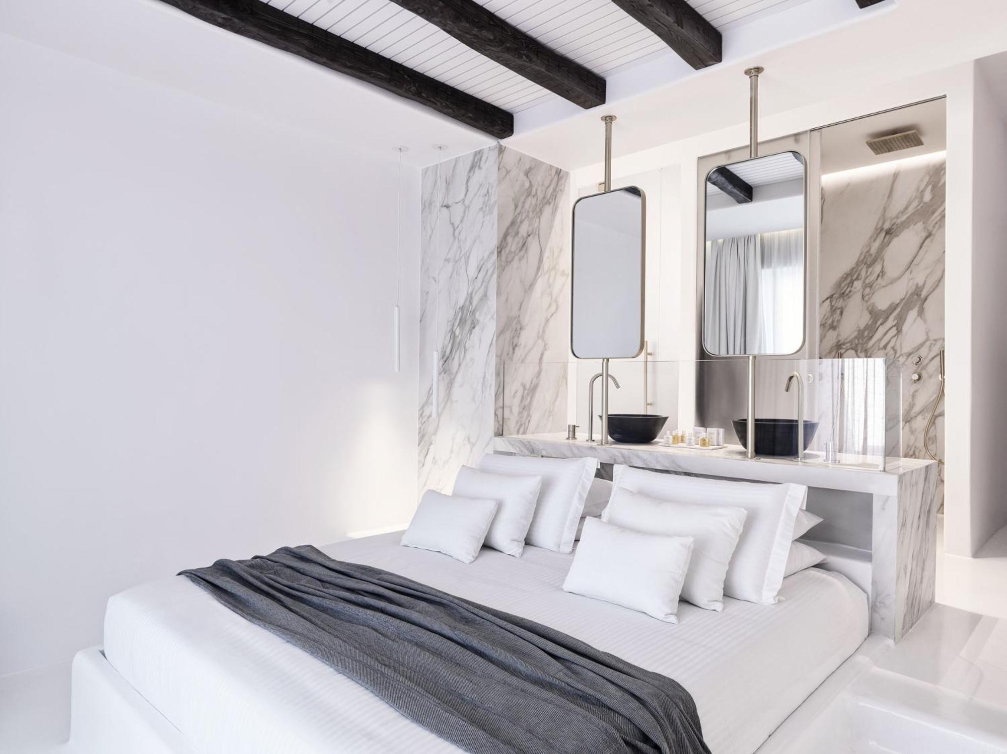 Executive Suite Private Heated Pool Sea View