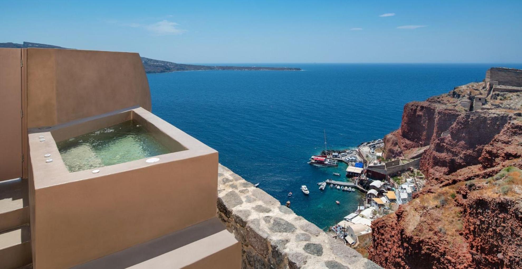 Superior Jetted tub Suite Sea View