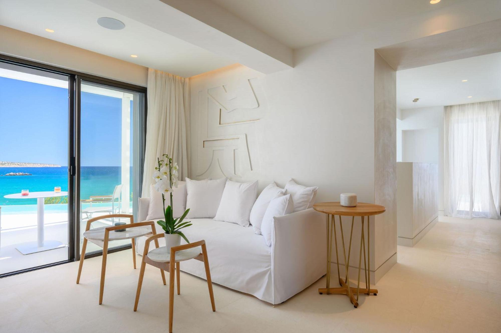 Front Sea View Grand Suite Private Heated Pool