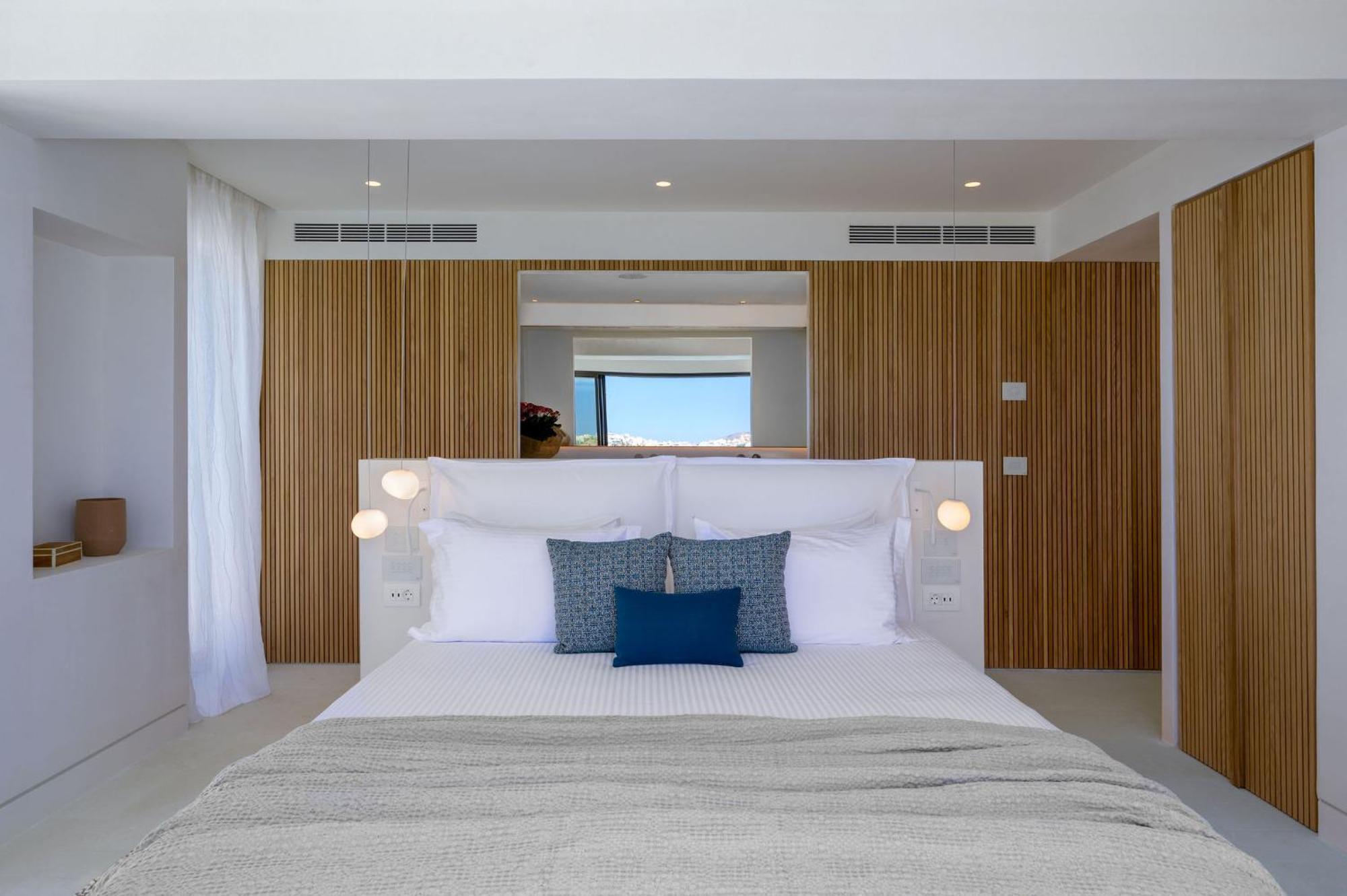 Front Sea View Grand Suite Private Heated Pool