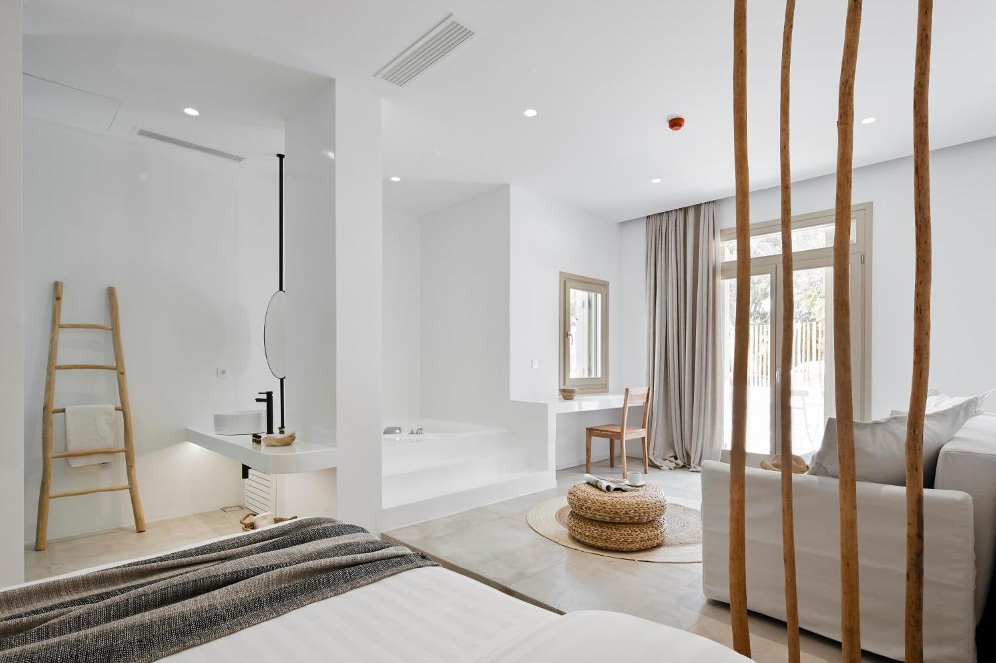 Premier Suite indoor heated Jacuzzi
