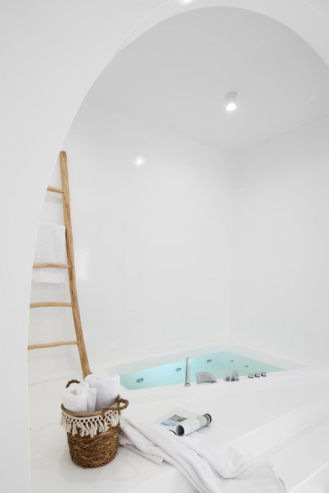 Exclusive Suite indoor heated Jacuzzi