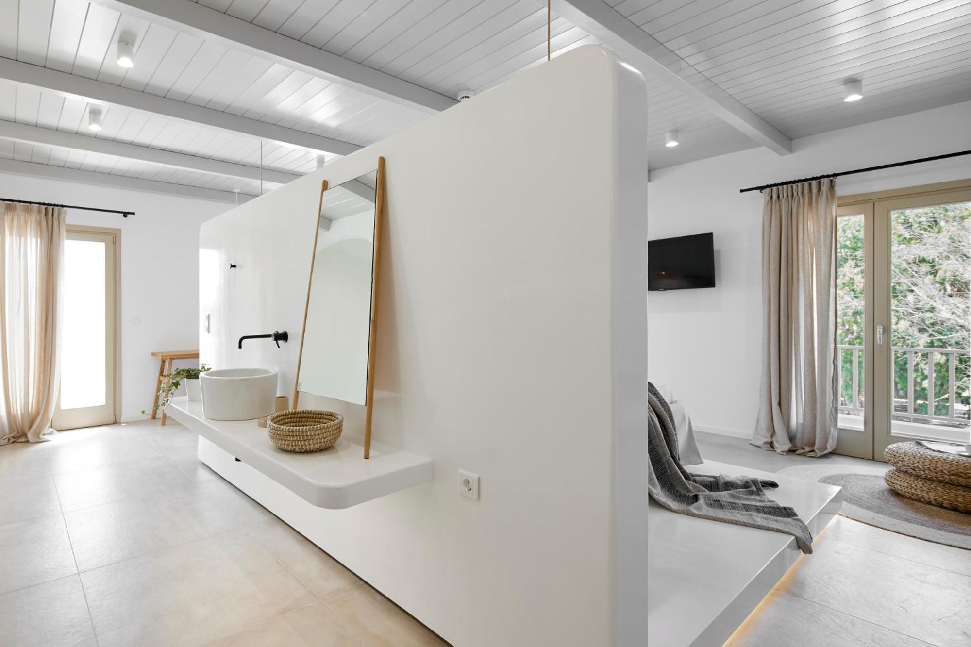 Exclusive Suite indoor heated Jacuzzi