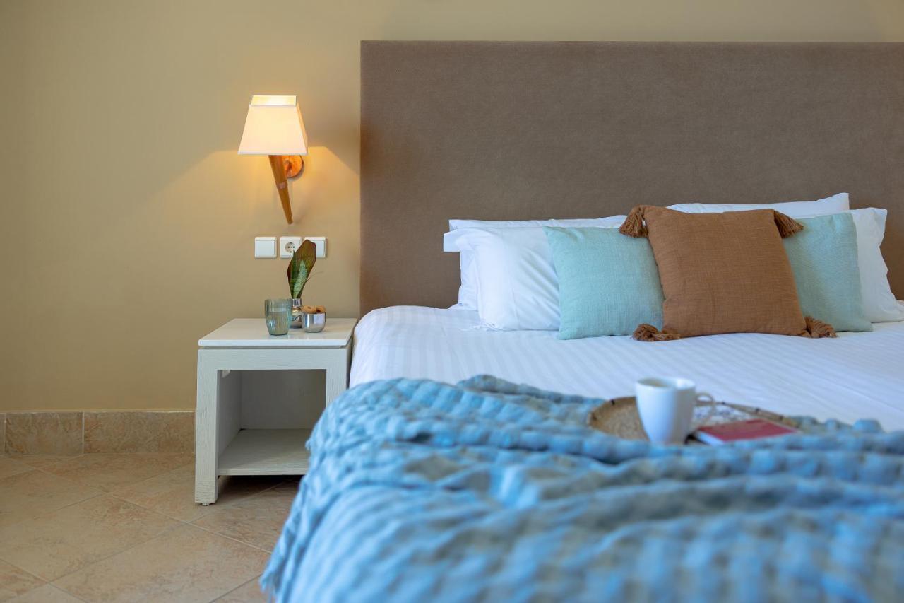 Superior Double Room Sea View Sharing Pool