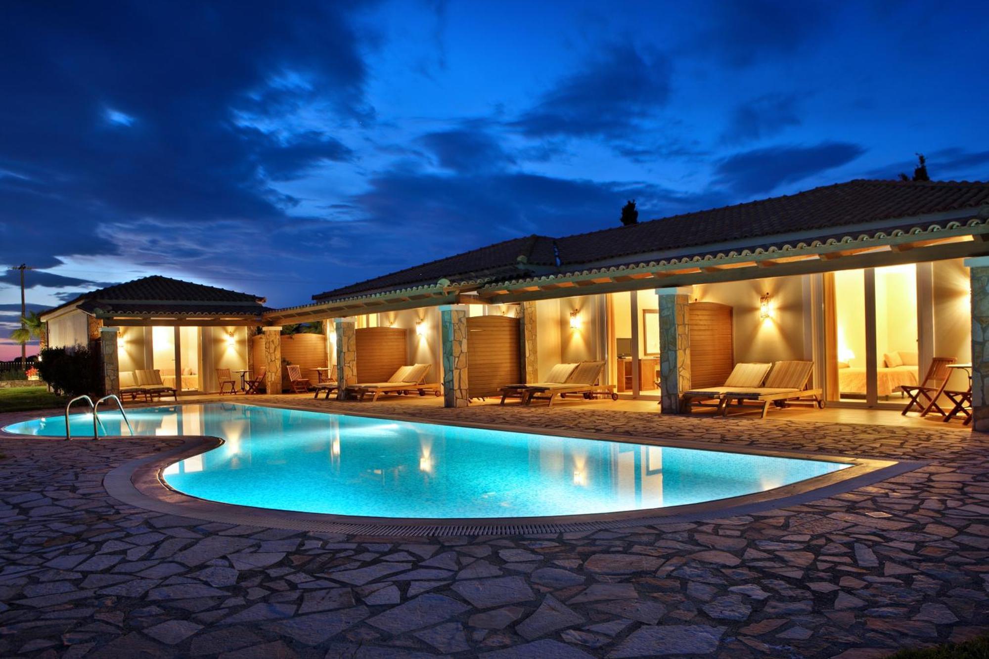 Deluxe Bungalow Shared Pool