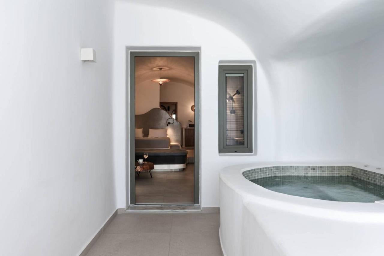 Cave Grand Suite with Outdoor Hot Tub