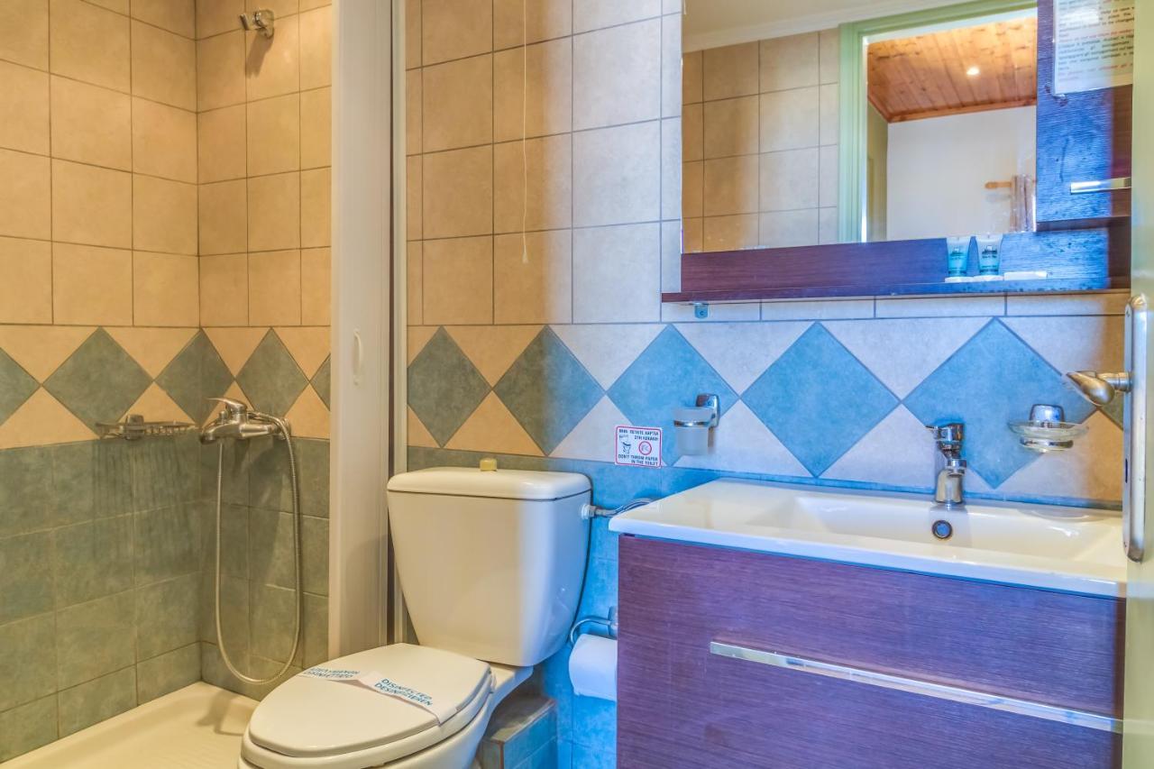Double Room with Sea View and Pool View