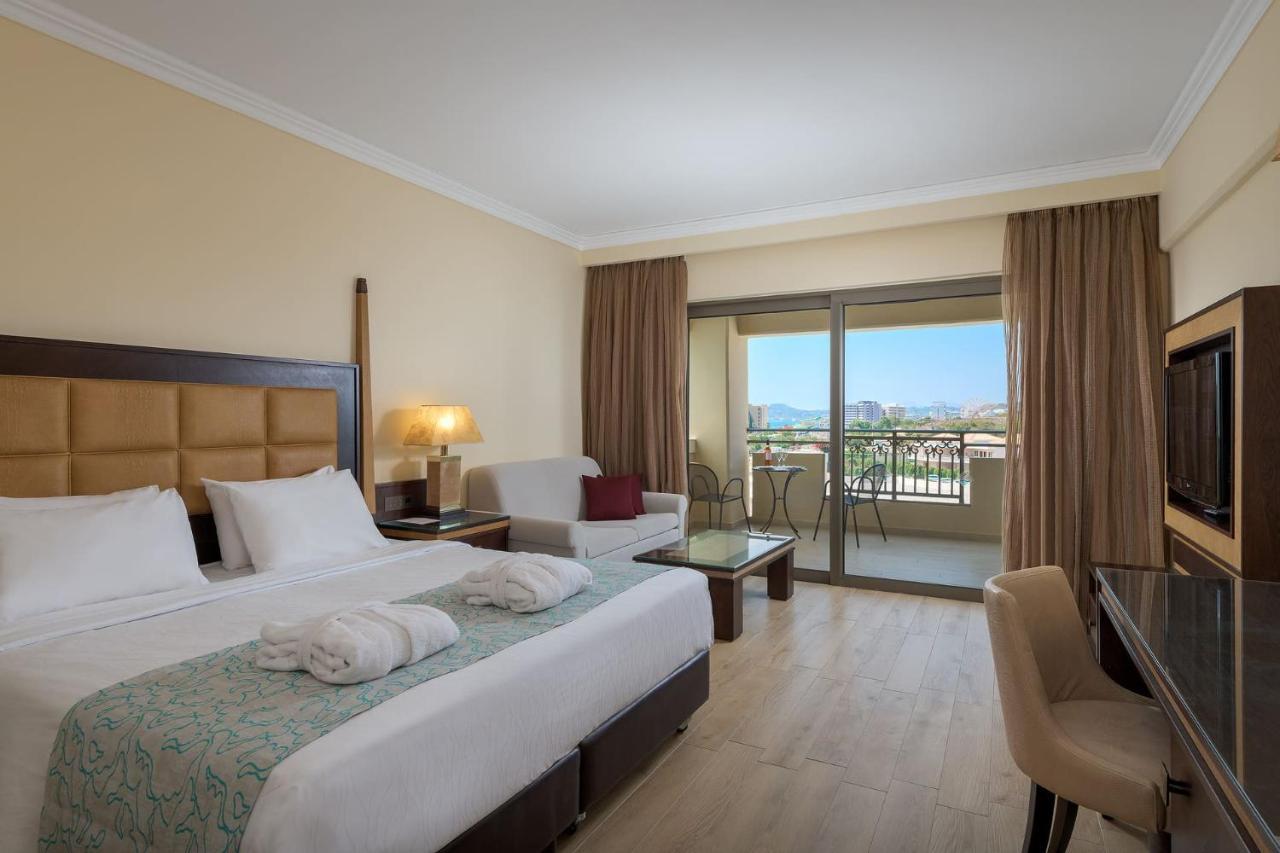 Deluxe Double or Twin Room Pool View