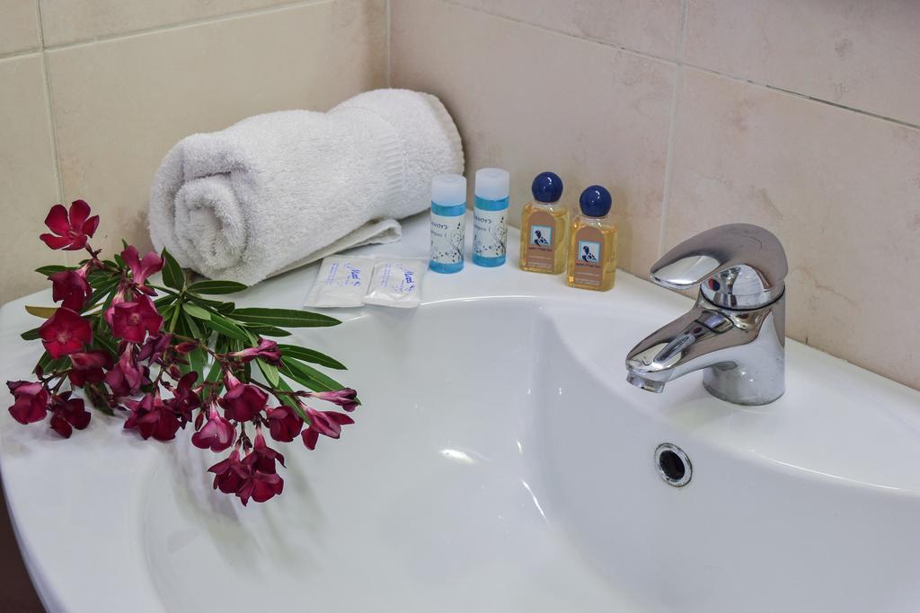 Honeymoon Suite