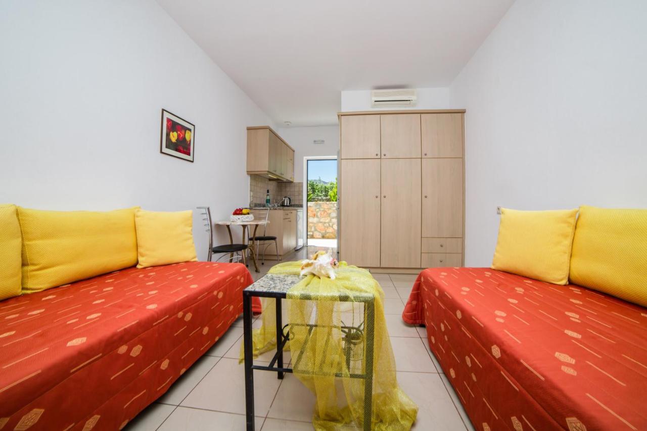 Superior One-Bedroom Apartment