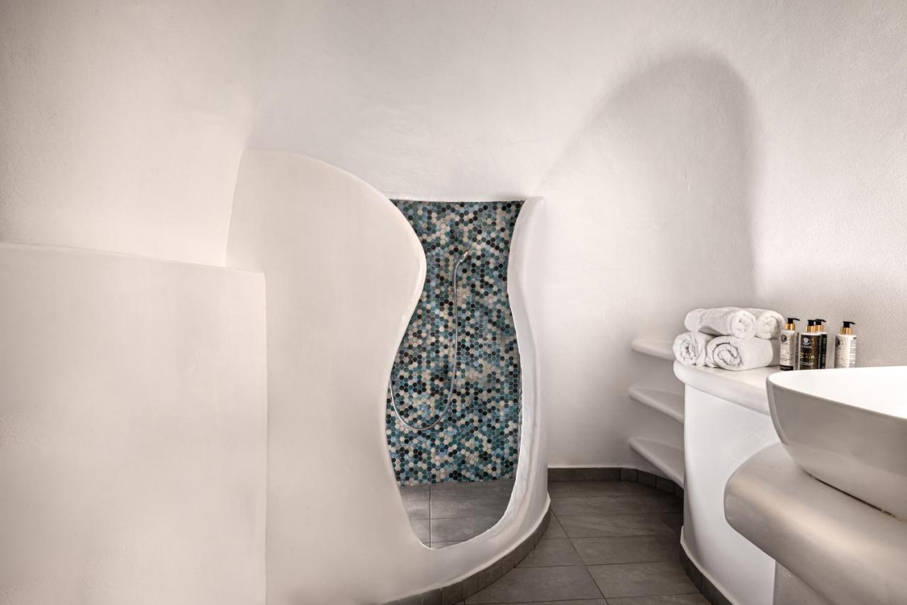 Petit Double Room with Caldera & Sea View
