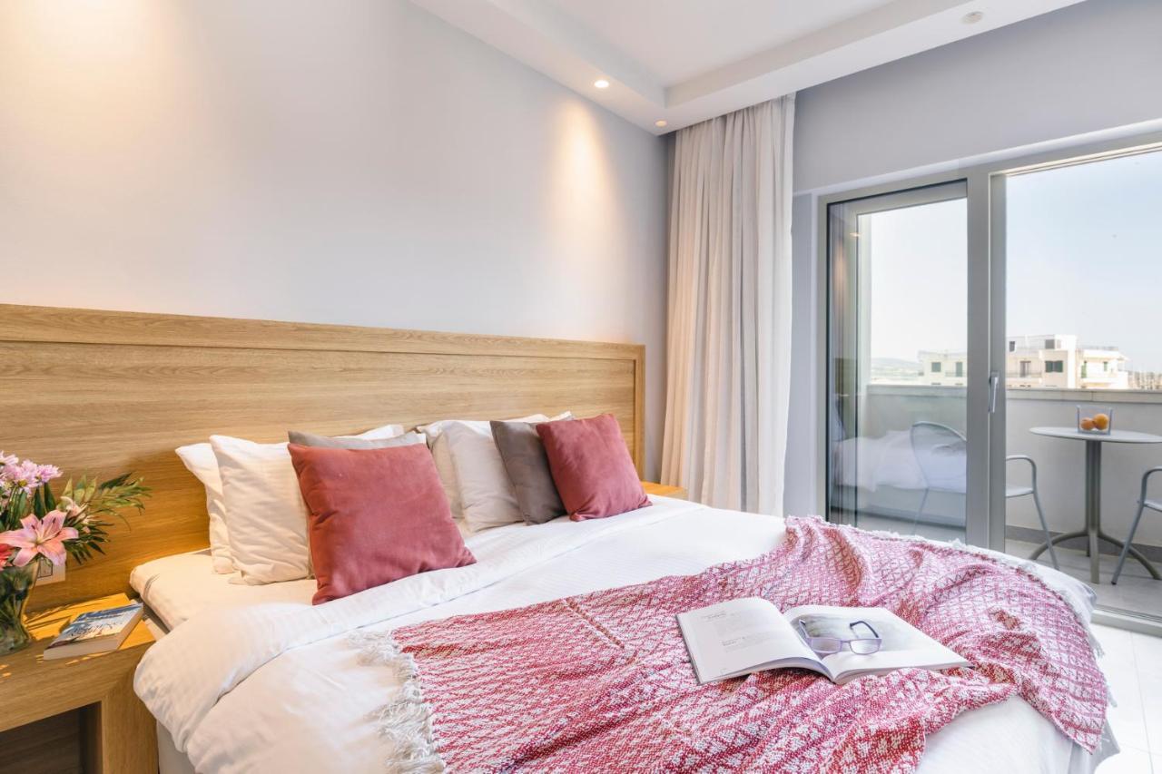 Double or Twin City View Room