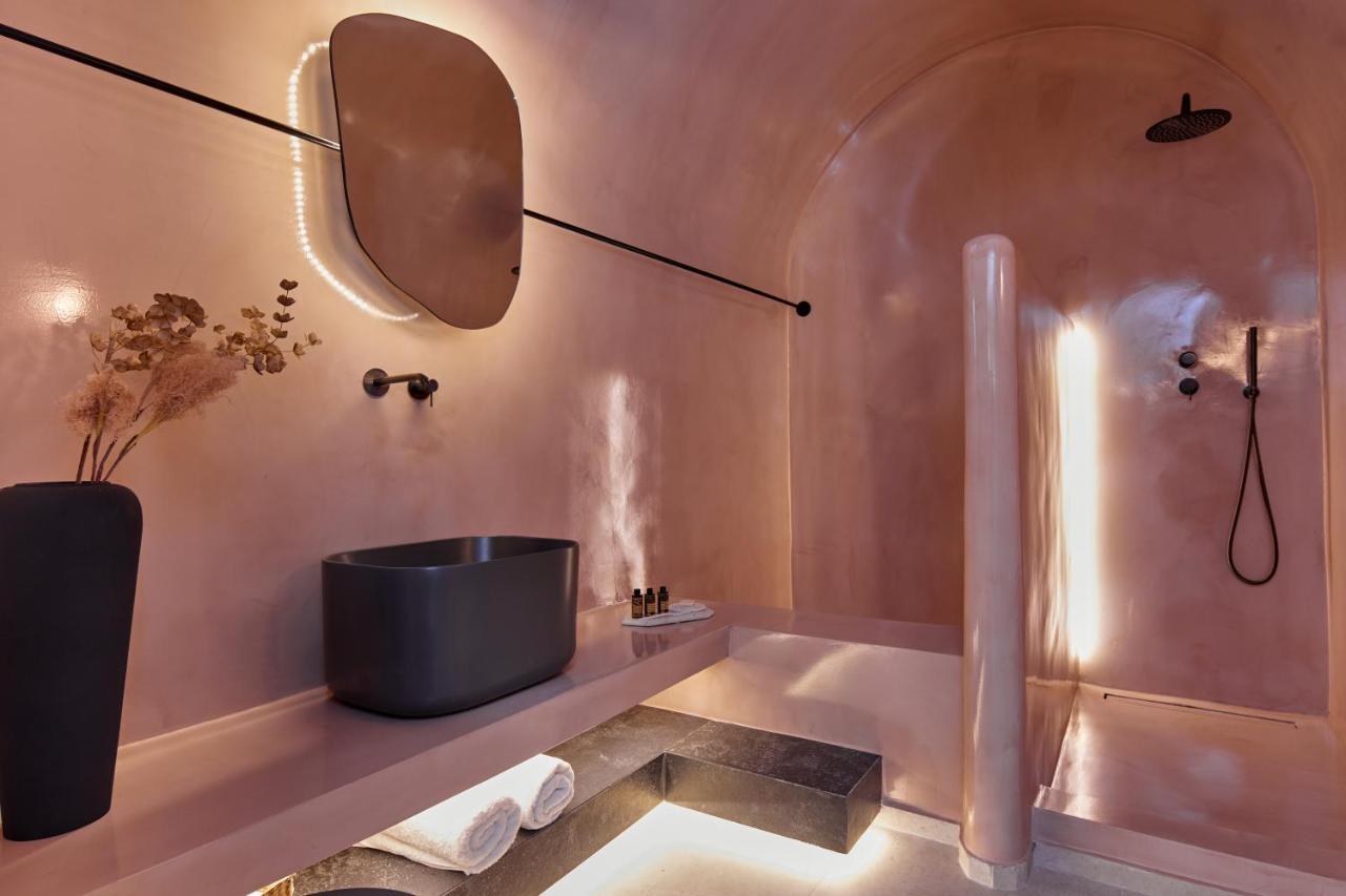 Honeymoon Suite with outdoor heated private Jacuzzi