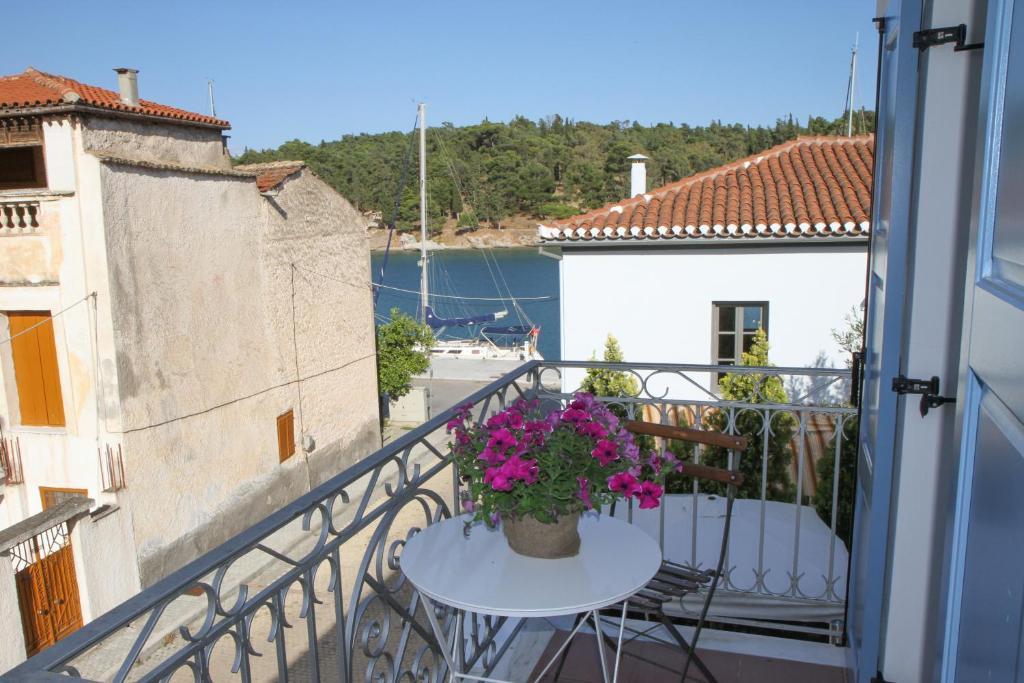 Studio (2 Adults) with Partial Sea View