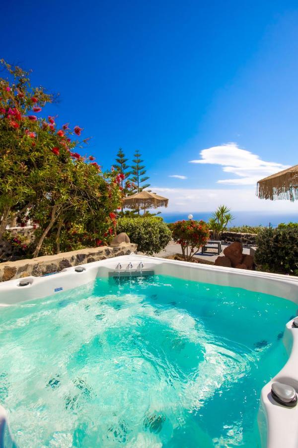 Honeymoon Suite with Hot Tub and Sea View