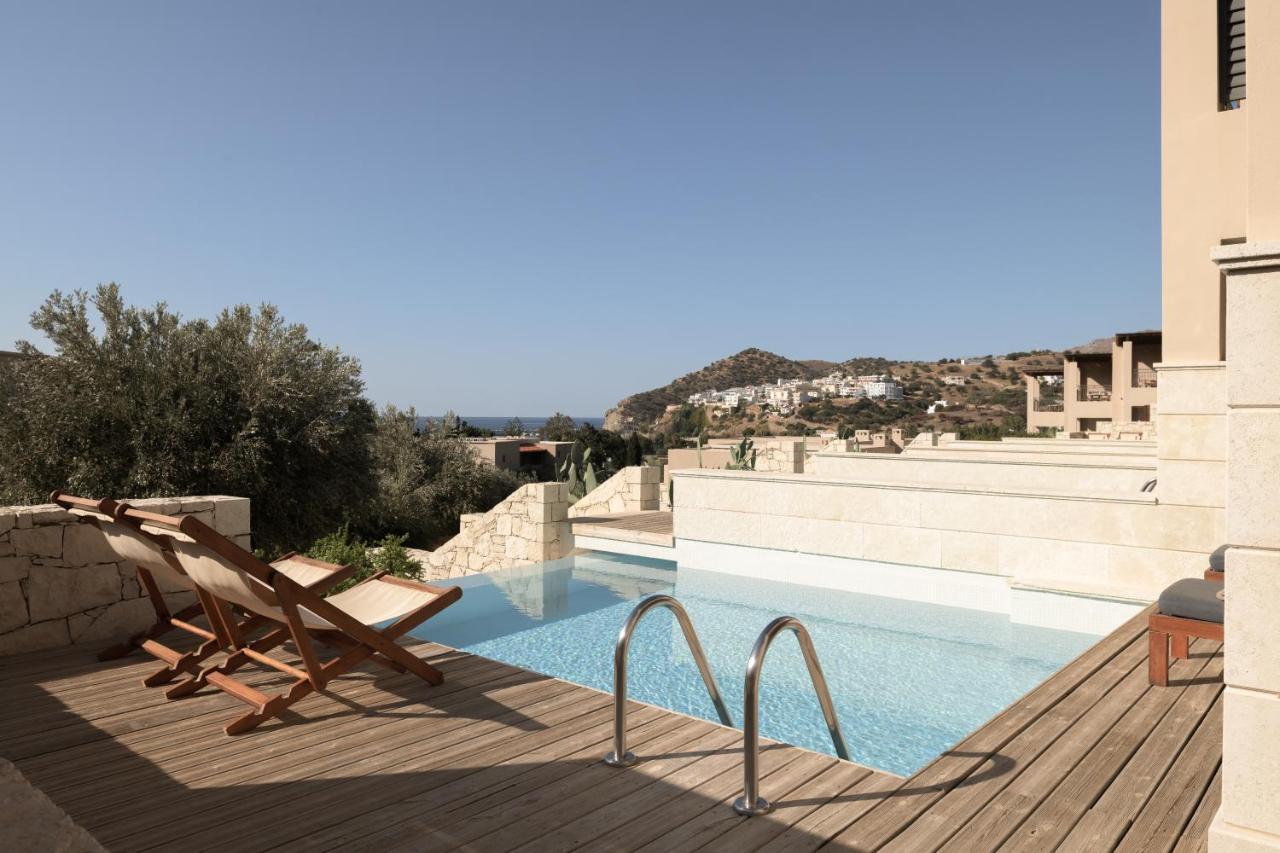 Suite 1 Bedroom Private pool Sea view (min. Age 8 Years Old)