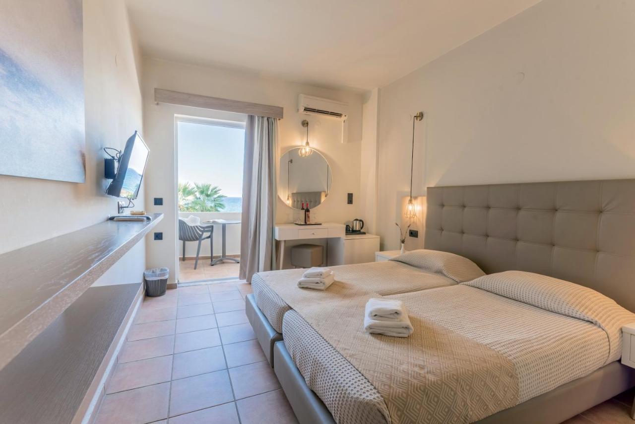 Double or Twin Room Side Sea View